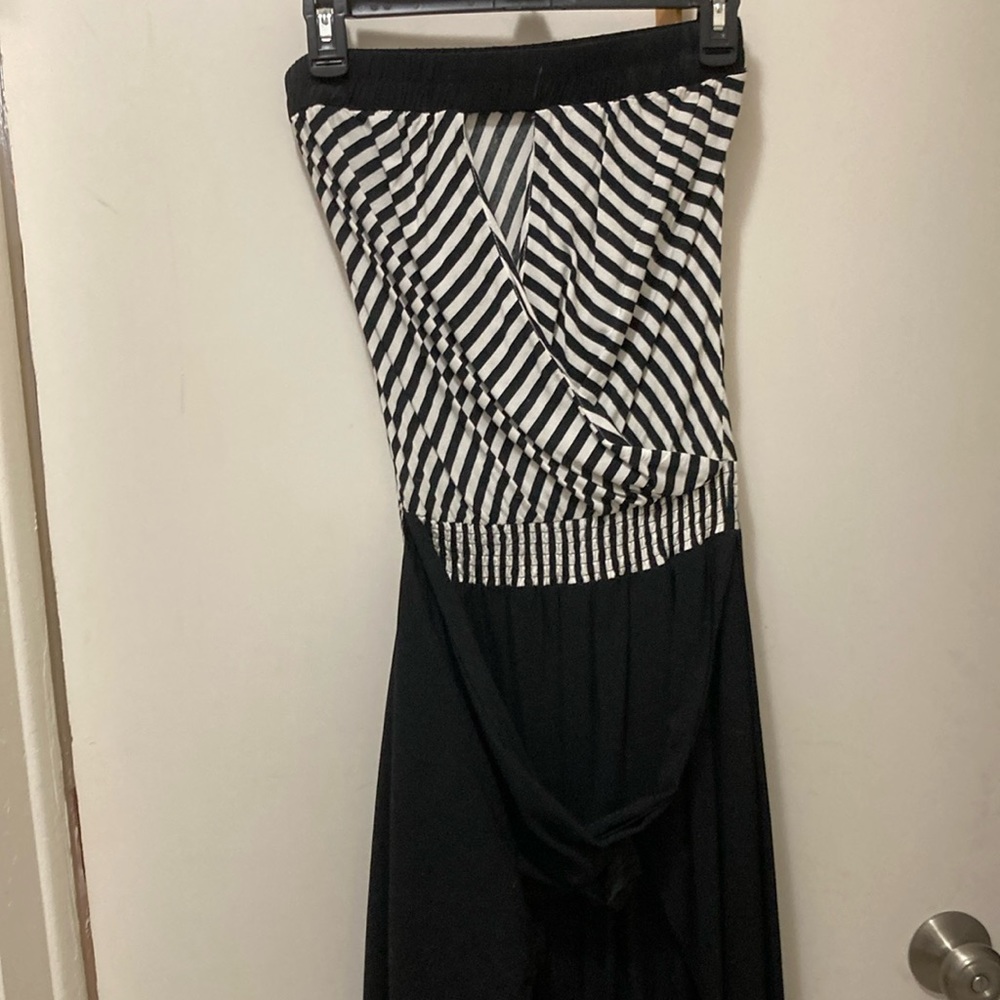 Tube top attached to scort, black and white stripe, perfect for summer day
